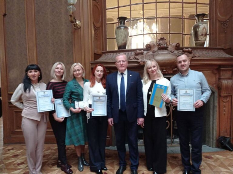 Відзнаки кращим педагогам