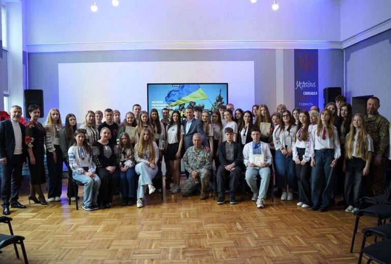 «Герої творять історію»